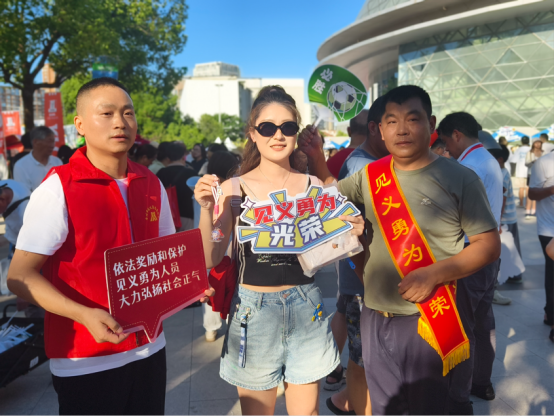 yid, 惊喜, 体育与公益